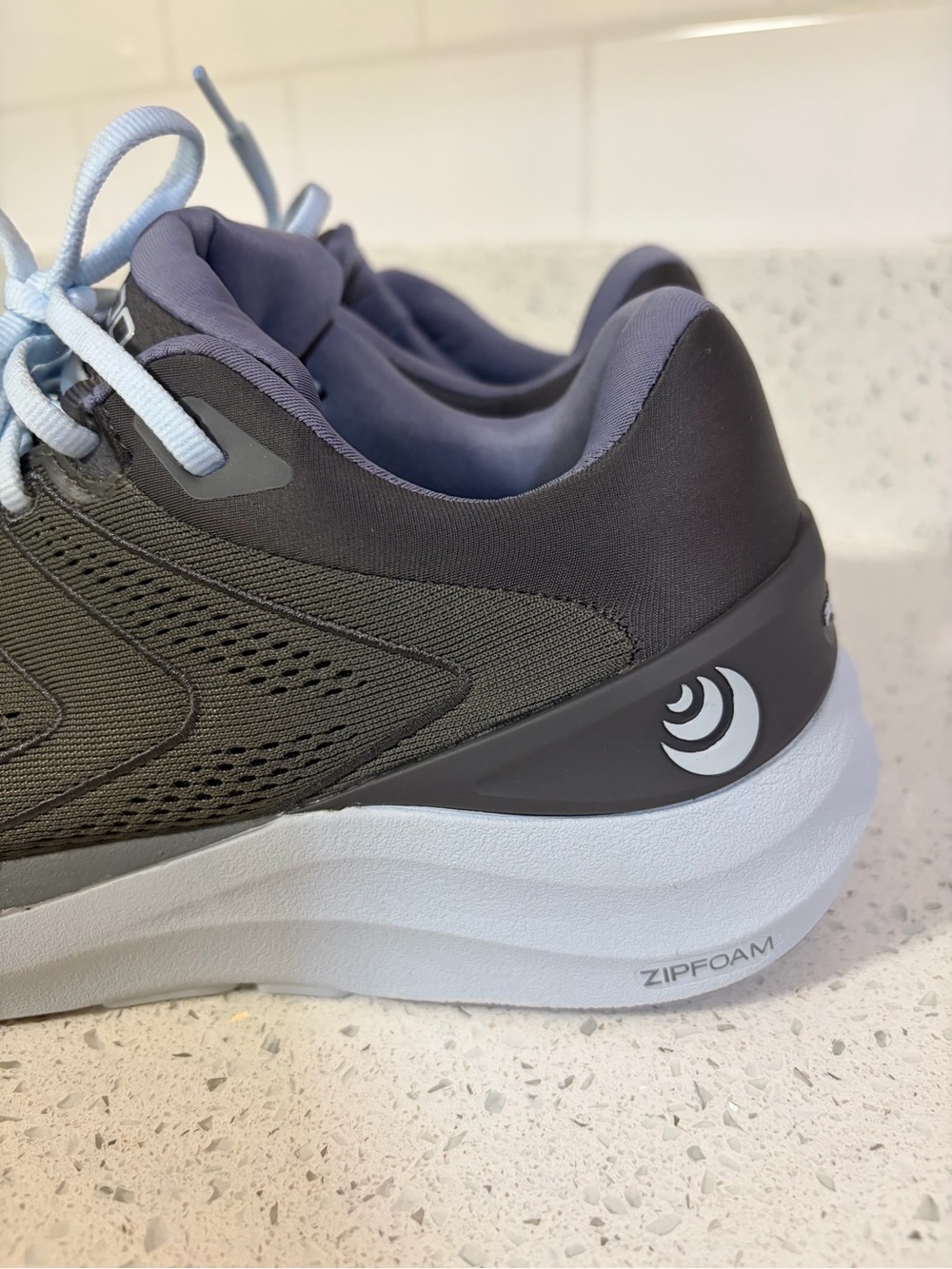 Topo Athletic Phantom 2 Running Shoe Grey / Lilac Size 7 - Picture 6 of 12